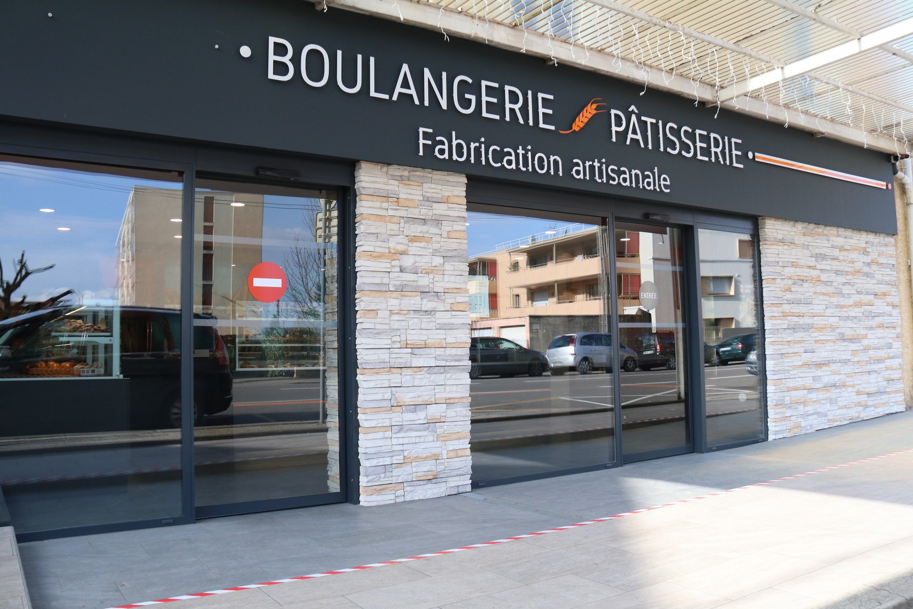 Le Régal Bressan est une société composé de deux boulangeries-pâtisseries artisanales. Une située à Bourg-en-Bresse et l'autre à Saint-Denis-lès-Bourg.